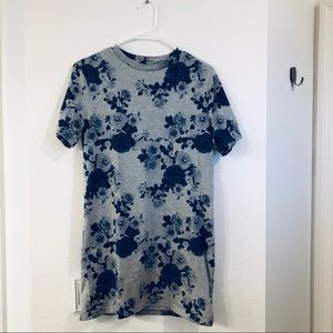 H&M Shirt / Tee / Grey / Roses / Size S
